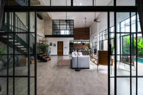 Modern 3BR loft villa in the heart of Canggu